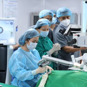 PHẪU THUẬT ĐỤC THUỶ TINH THỂ KHÔNG DAO