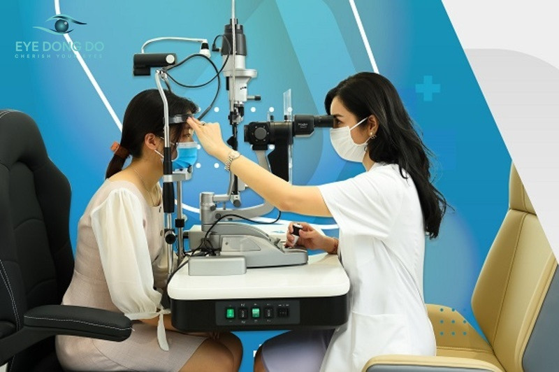 Ths.BS Đinh Thị Phương Thủy khám và tư vấn cho bệnh nhân