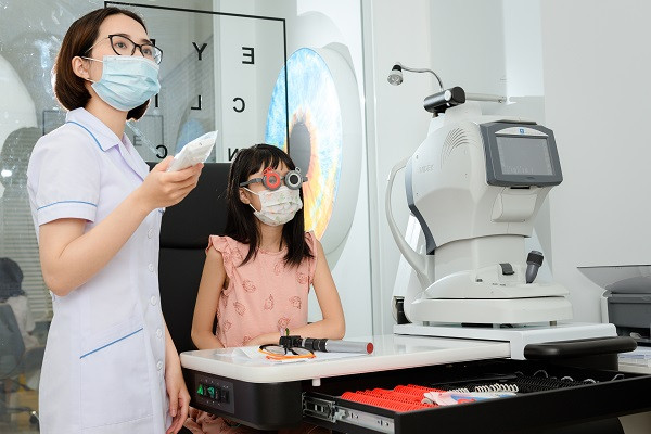 Do độ cận của mắtbằng máy