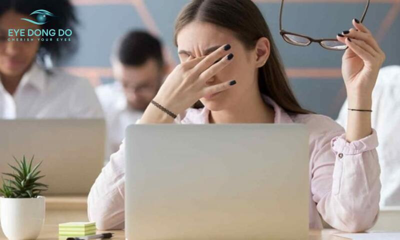 Lão hóa mắt đang phổ biến ở người trẻ