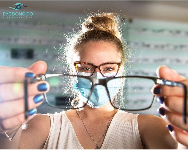 Sử dụng kính cận