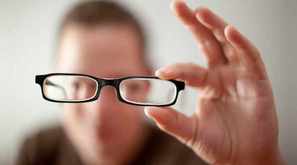 Mắt càng ngày càng cận: Lý do tăng cận nhanh mà ít ai biết