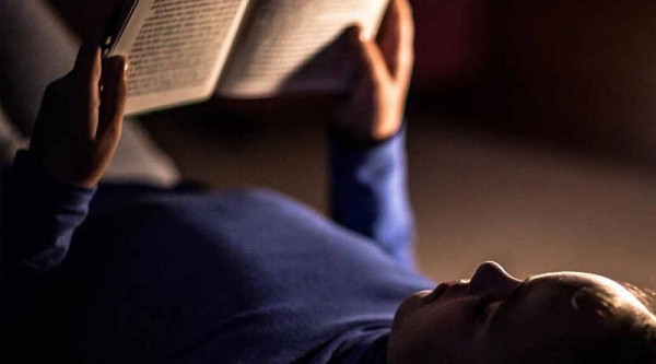 Mắt càng ngày càng cận: Do sinh hoạt thiếu lành mạnh