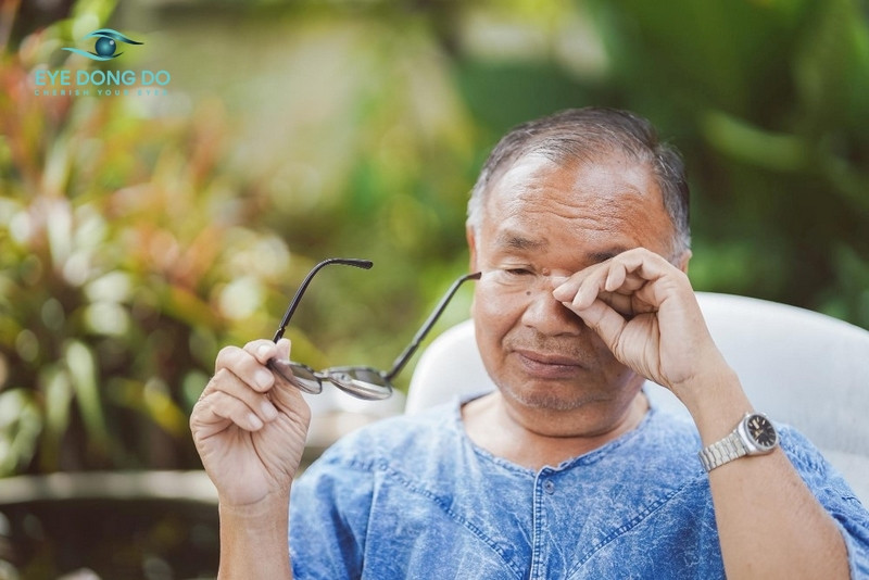 Mắt mờ là bệnh gì được nhiều người quan tâm tìm hiểu