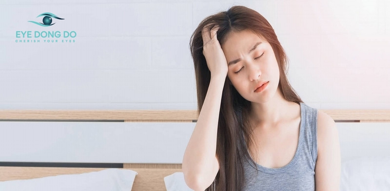 Mắt mờ làm cản trở đến thị lực gây ảnh hưởng sinh hoạt hàng ngày