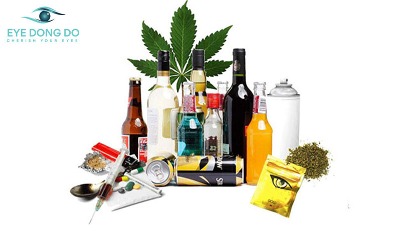 Sau khi mổ mắt cườm nên kiêng sử dụng rượu, bia, thuốc lá và các chất kích thích