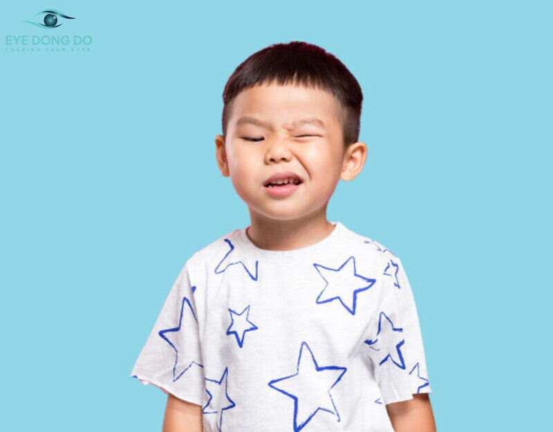 Trẻ bị rối loạn tic