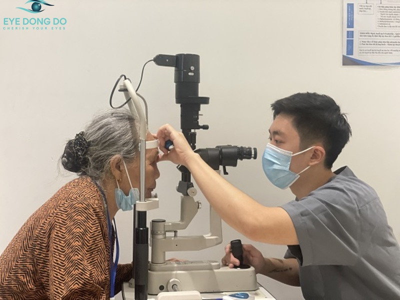 Bệnh nhân thăm khám bệnh lý vong mạc đái tháo đường